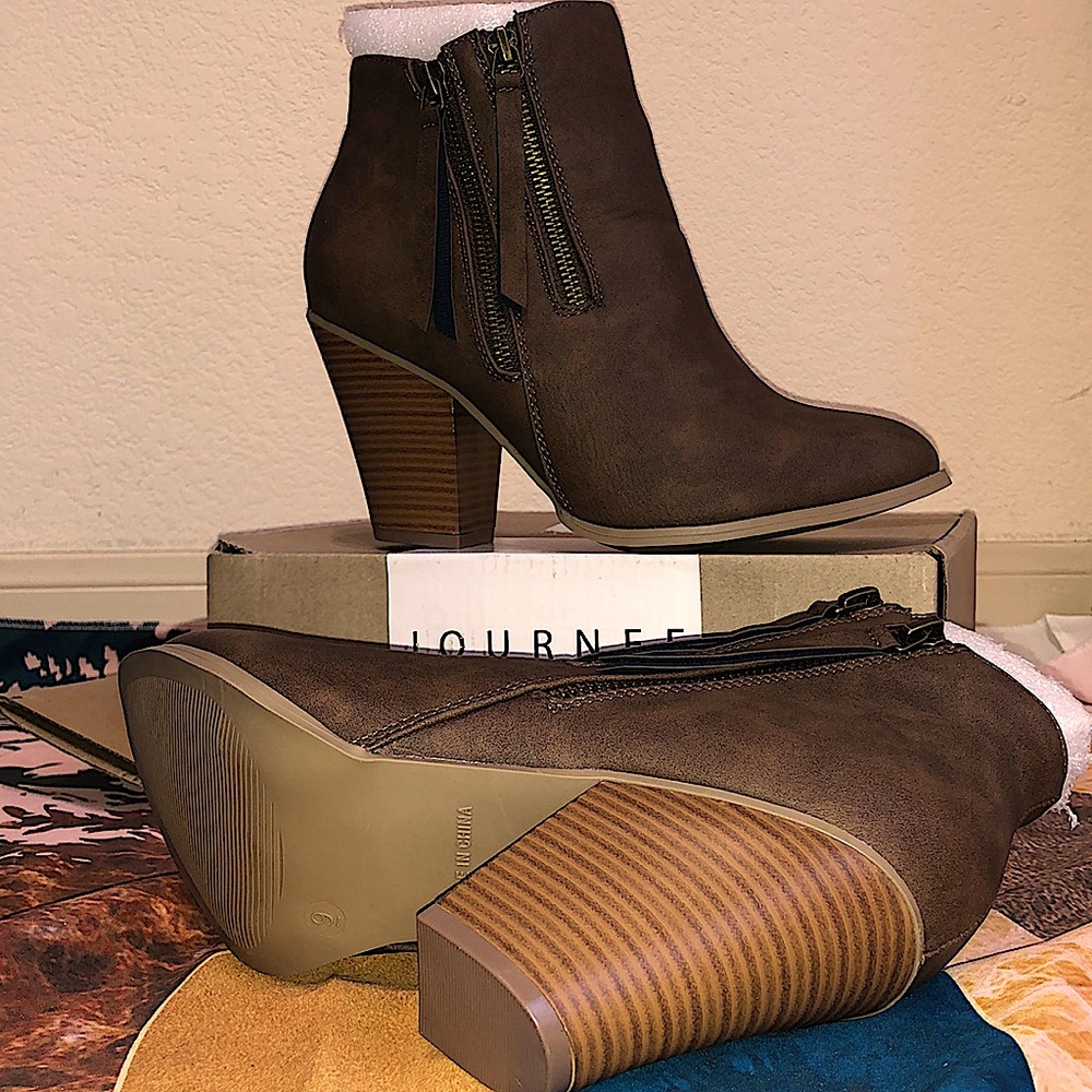 Tan Brown 👢Booties • 9